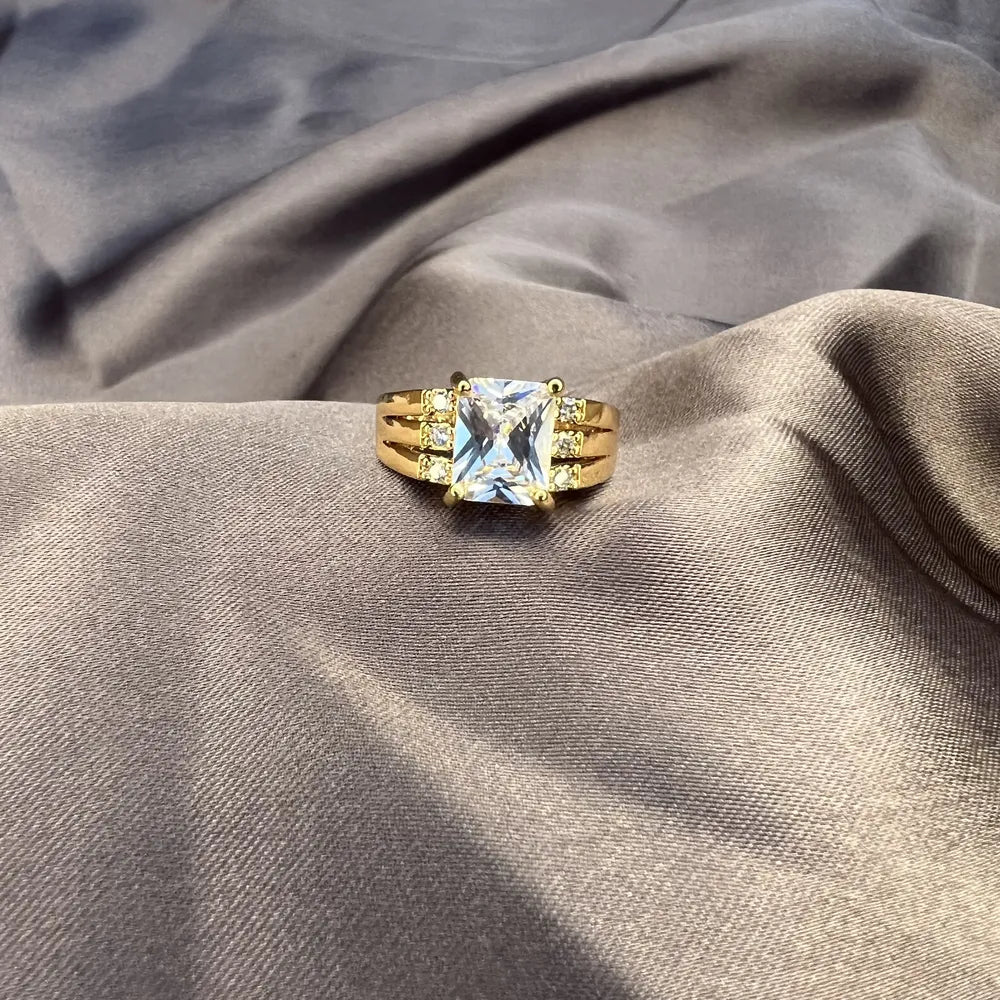Elegant Gold-tone Crystal Solitaire Ring