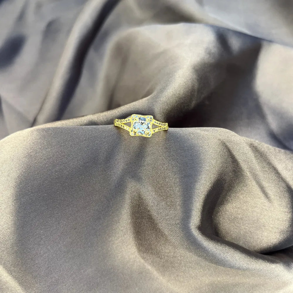 Gold-tone Vintage-Inspired Square Crystal Ring